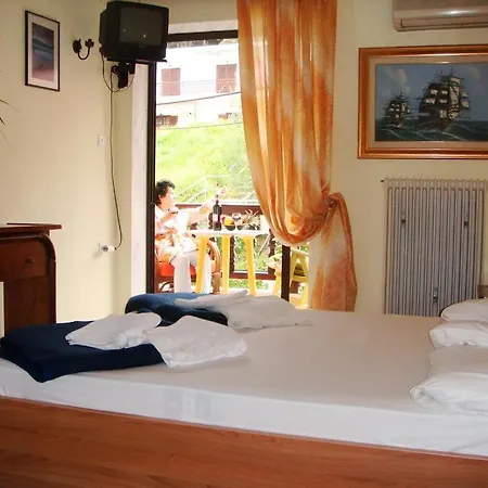 In Bb - Welcome To Petunia, In Neos-marmaras,xalkidiki ,greece, Triple 1 Gæstehus